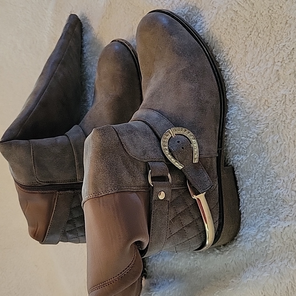 Boots - Picture 3 of 3